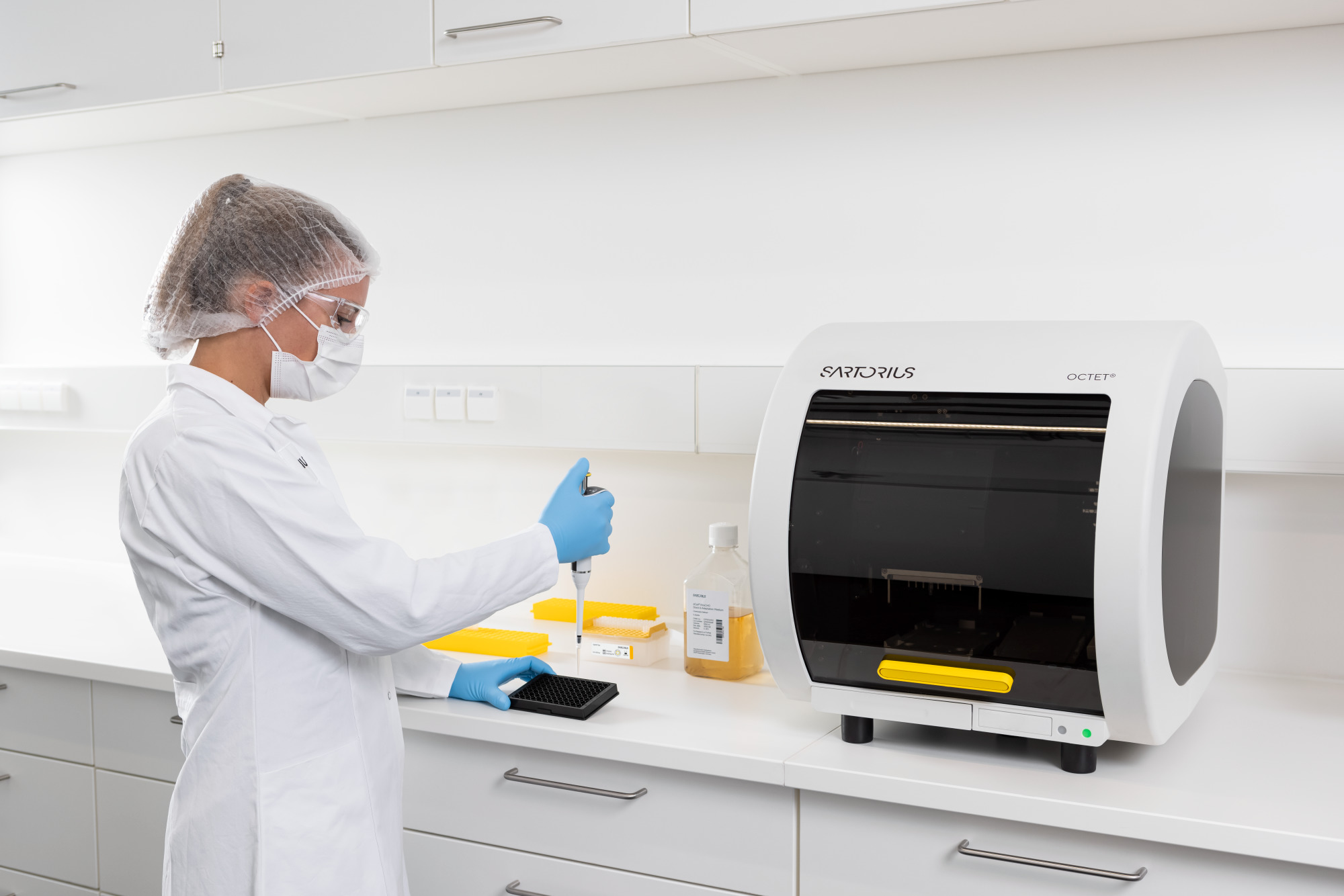 Uređaji za analizu proteina i biomolekula